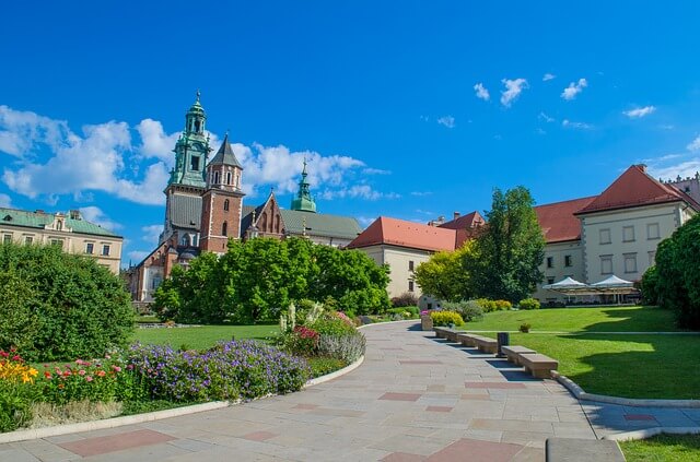 Piękne miasto Karków w zieleni