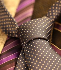Jaki krawat do fioletowej koszuli? Propozycje dla młodych panów