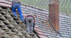 Jakie są etapy budowy domu od fundamentów do wykończenia?